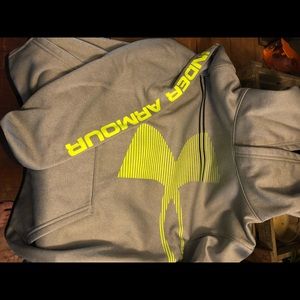 Boys L Under Armour hoodie
